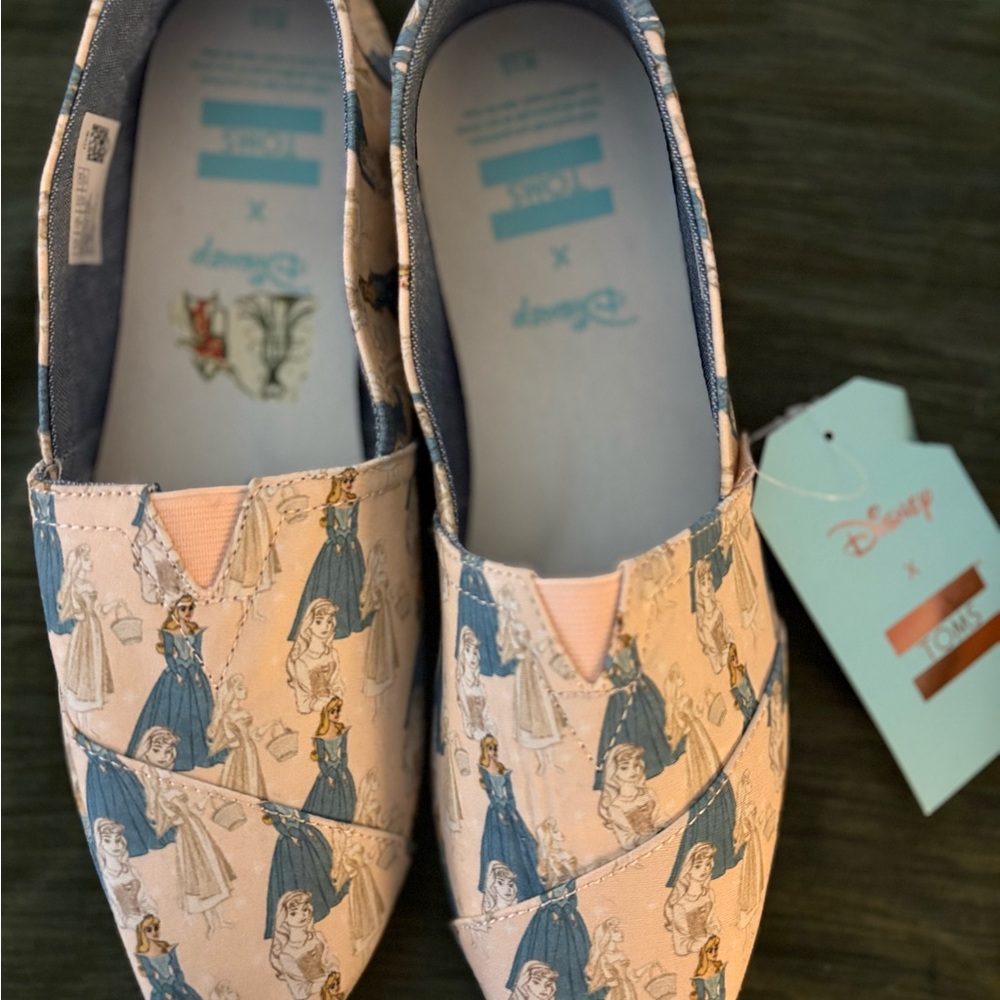 Disney x TOMS Slip-On Flats – Women’s Size 10 – NWT
